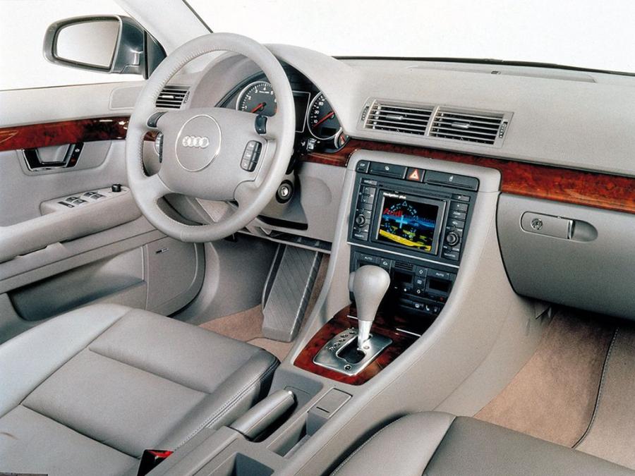 Интерьер Audi A4 3.0 Quattro Sedan (B6,8E) 2000 года  (фото 10 из 11)